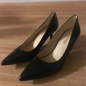 Nine West pointy toe pumps